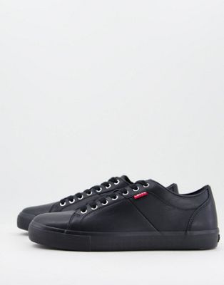 Levi's leather woodward trainer in black with small tab logo