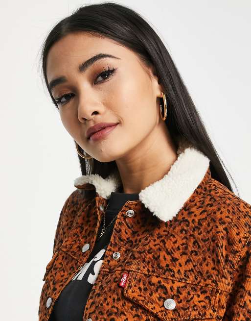 Levi's – Leopardmönstrad jeansjacka med sherpakrage 