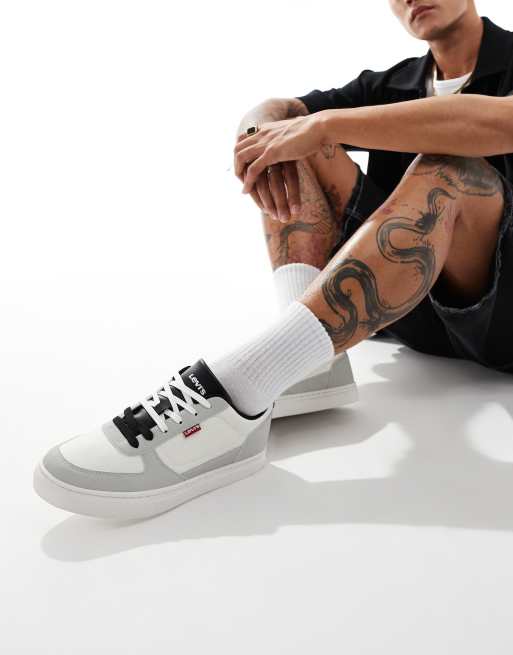 Levi's – Liam – Biało-granatowe buty sportowe z czerwoną metką z logo