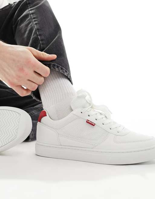 Levi's – Liam – Ledersneaker in Weiß mit roter Fersenlasche