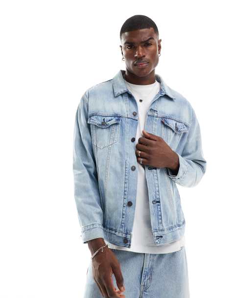 Levi's - Lichtgewicht denim truckerjack met ruimvallende pasvorm in lichte wassing - view 1