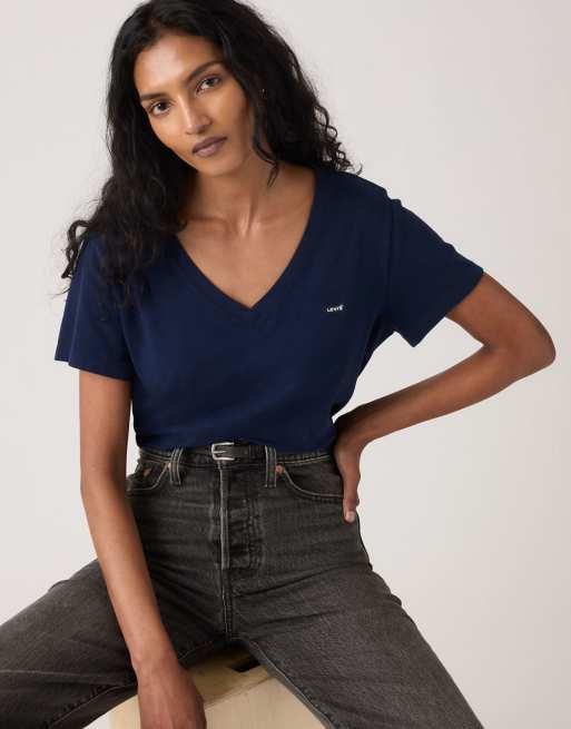 Levi's Lieblings-T-Shirt mit V-Ausschnitt und Logo auf der Brust in Marineblau, 3 von 4