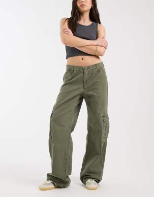 Levi's - Locker geschnittene Cargohose in Khaki mit sehr niedrigem Bund-Grün