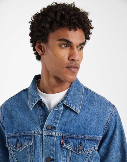 Levi's – Locker geschnittene Truckerjacke aus Denim in verwaschenem Mittelblau, 4 von 5