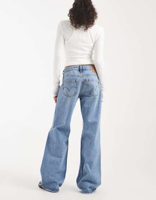 Levi's – Locker sitzende Jeans in Mittelblau mit niedrigem Bund und Zierrissen , 2 von 5