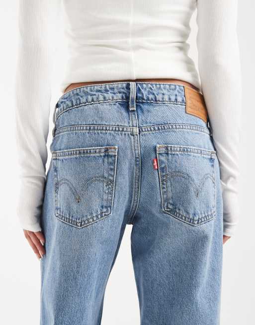 Levi's – Locker sitzende Jeans in Mittelblau mit niedrigem Bund und Zierrissen , 4 von 5