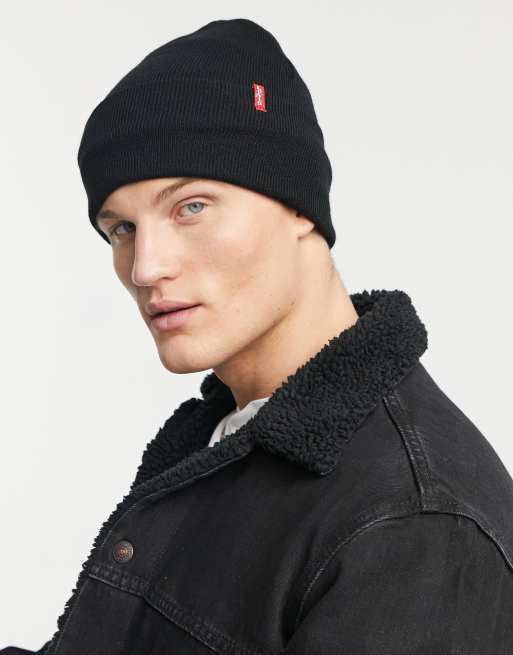 Levi's – Lockere Strickmütze mit rotem Logoetikett in Schwarz