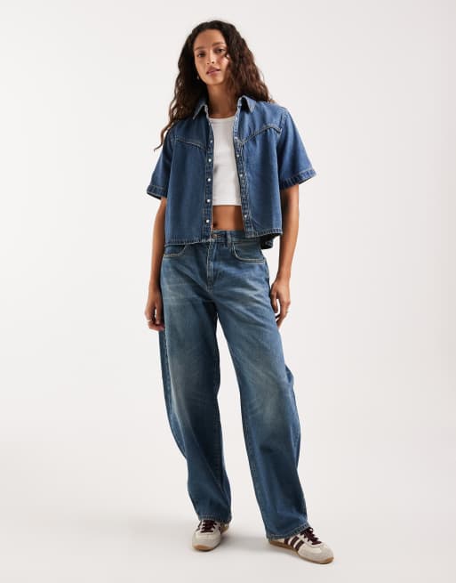 Levi's Logan boxy denim shirt in mid blue, 2 of 4