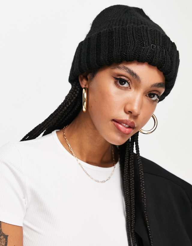 Levi's logo beanie hat in black