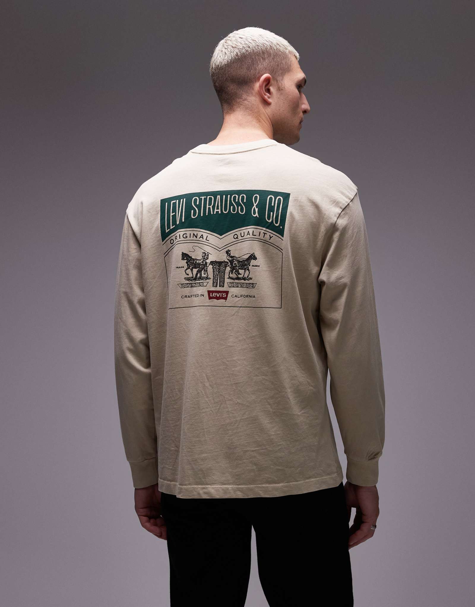 Футболка Levi's с длинным рукавом и логотипом archive 2 horse на спине бежевого цвета