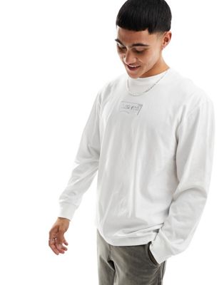 Levi's long sleeve t-shirt with small central logo in cream
