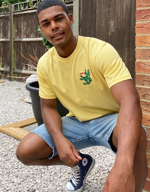 Levi's – Luźny żÓłty T-shirt z nadrukiem z logo i kaktusem DGME