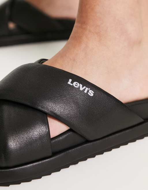 Levi's – Lydia – Czarne poliuretanowe sandały z krzyżującymi się paskami i logo, 3 z 4