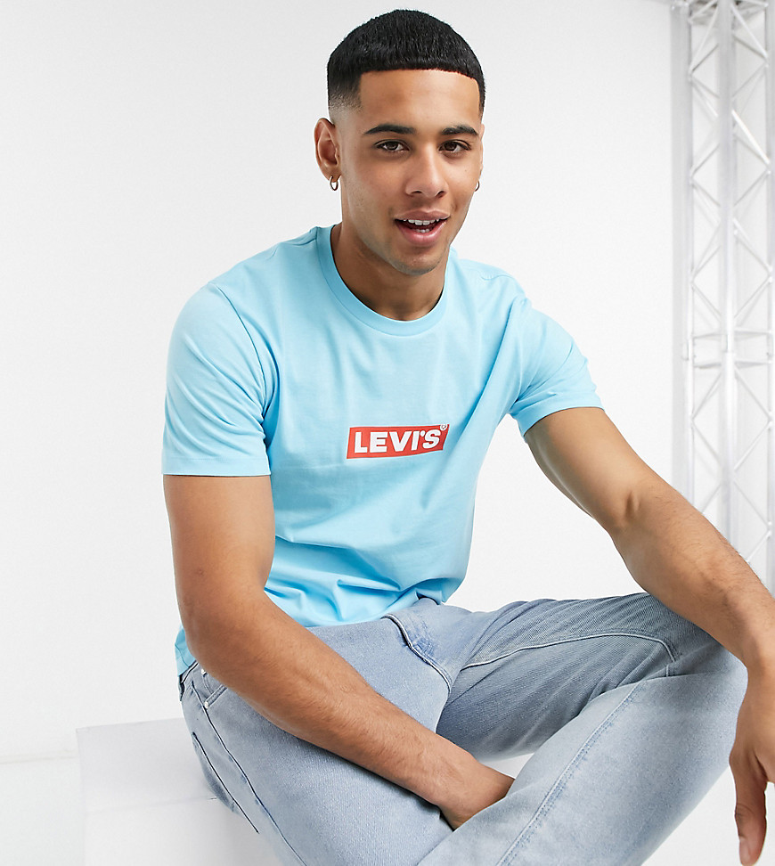 Levi's - Lyseblå t-shirt med firkantet logo på brystet - Kun hos ASOS