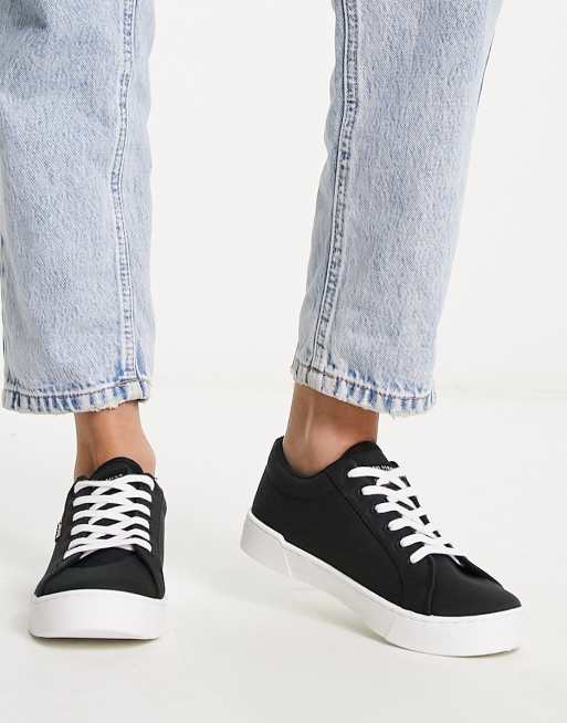 Levi s Malibu Baskets avec tiquette logo rouge Noir ASOS