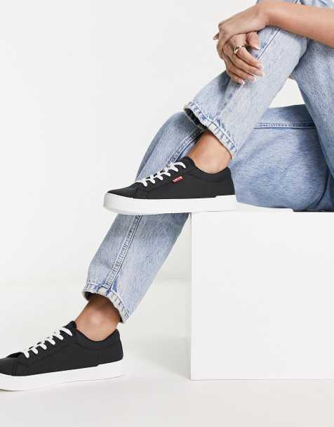 Levi's - Malibu - Sneakers in zwart met rood logolabel - view 1