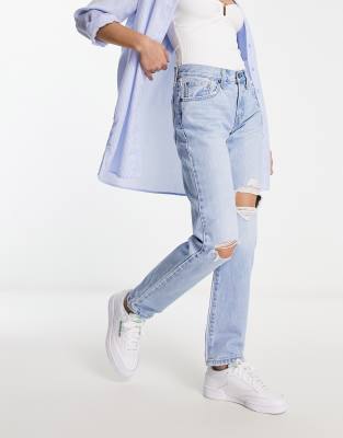 Levi's - Middy - Jeans in heller Waschung mit geradem Bein und Zierriss an den Knien-Blau