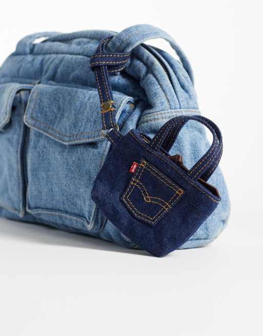Levi's mini Casey-väskberlocka, 3 av 3