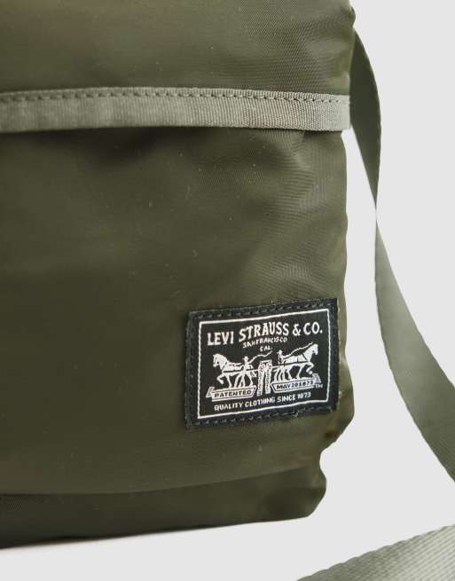 Levi's Mission bay crossbody pouch in green, 3 of 4