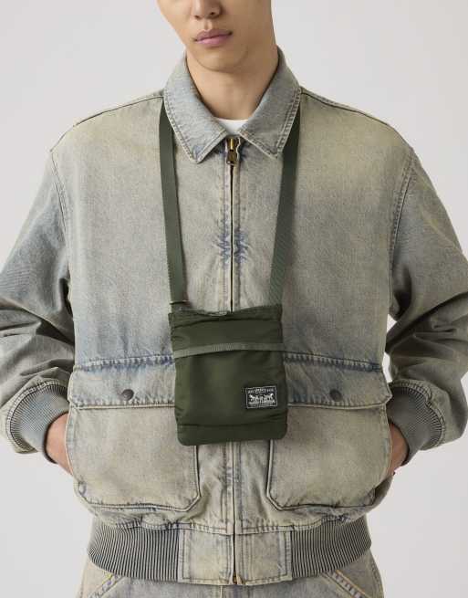 Levi's Mission bay crossbody pouch in green, 4 of 4