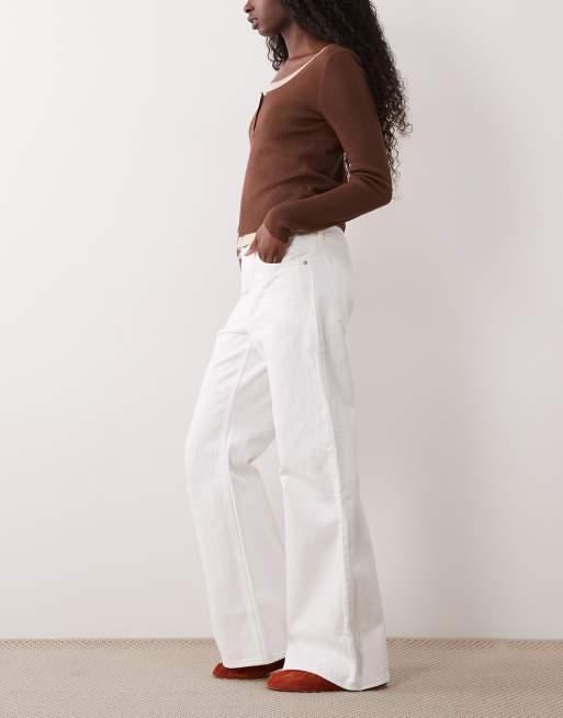 Levi's mittelhohe Loose Bootcut-Jeans in Weiß, 2 von 5