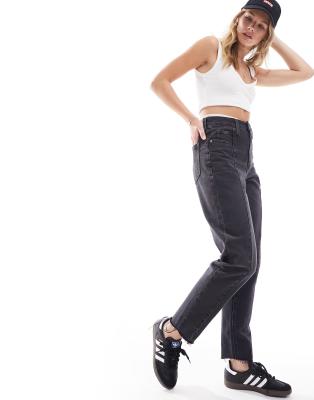 Levi's - Mom-Jeans in grauer Waschung mit hohem Bund