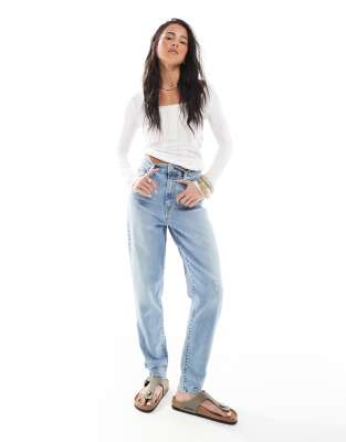 Levi's - Mom-Jeans in Hellblau mit hohem Bund