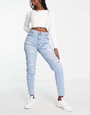 Levi's - Mom-Jeans in verwaschenem Hellblau mit hohem Bund und Used-Effekt