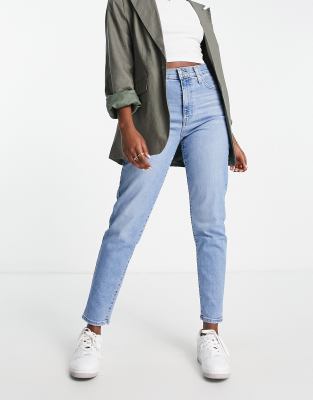 Levi's - Mom-Jeans mit hohem Bund in heller Waschung-Blau