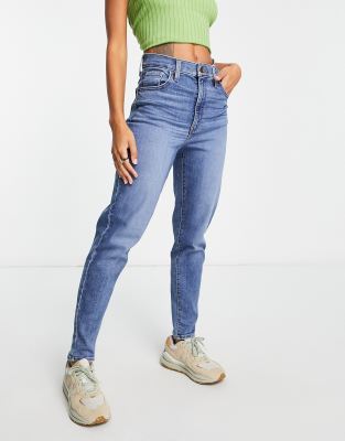 Levi's - Mom-Jeans mit hohem Bund in mittlerer Waschung-Blau