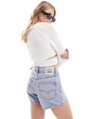 Levi's - Mom-Jeans-Shorts in Hellblau im Stil der 80er