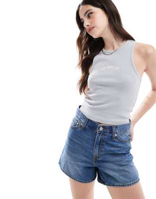 Levi's - Mom-Shorts im 80er-Stil in Mittelblau