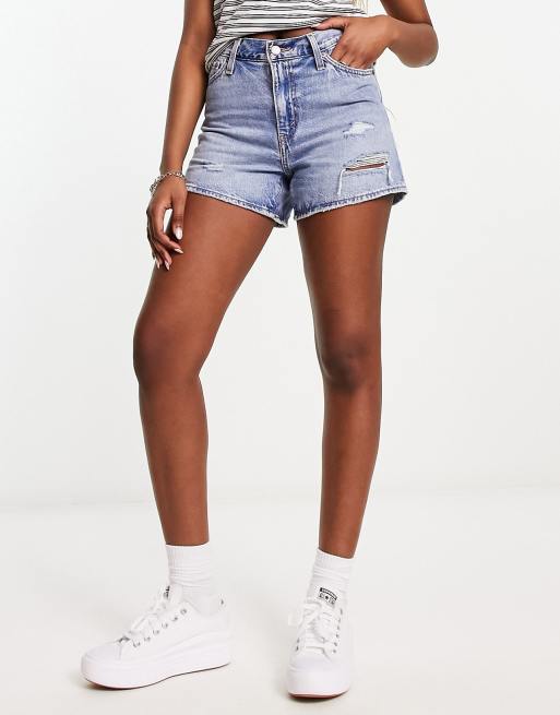 Levi's – Mom-Shorts im Stil der 80er in hellblauer Waschung 