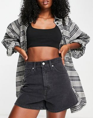 Levi's high waisted mom shorts in black - ASOS Price Checker