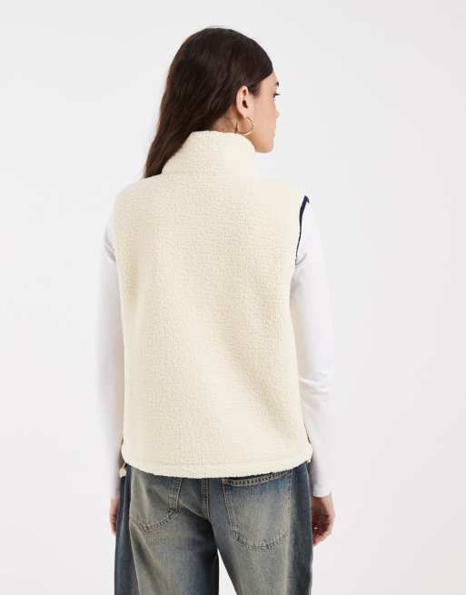 Levi's morrison sherpa funnel neck zip up gilet in white , 2 of 4
