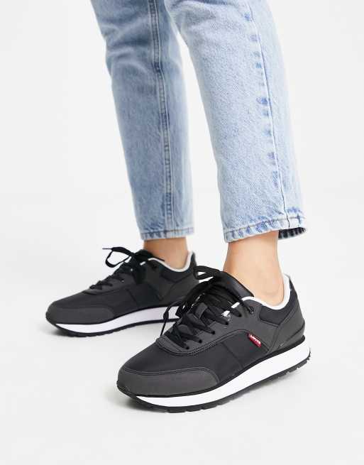 Black store levi trainers