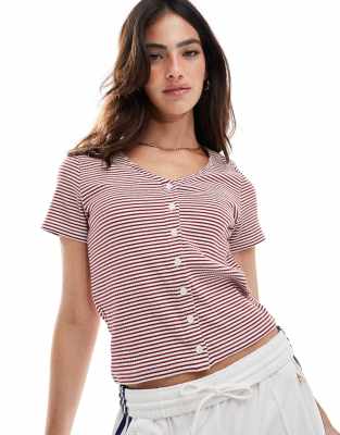 Levi's - Muse - Gestreiftes T-Shirt in Rot mit Knopfleiste und V-Ausschnitt