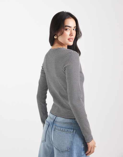 Levi's – Muse – Randig t-shirt med knäppning framtill och långa ärmar, 2 av 4