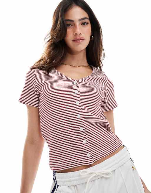 Levi's – Muse – Zapinany na guziki z przodu T-shirt z dekoltem w szpic w czerwone paski
