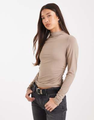 Levi's Nina High Neck Long Sleeve T-shirt In Brown
