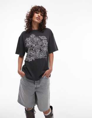 Levi's - Oversize-T-Shirt in Schwarz mit Blumen-Print