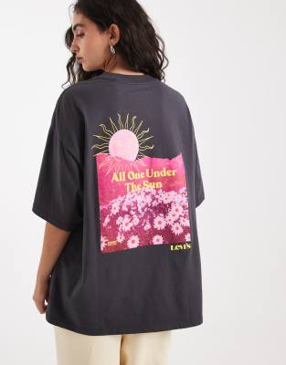 Levi's - Oversize-T-Shirt in Schwarz mit Sonnen-Rückenprint