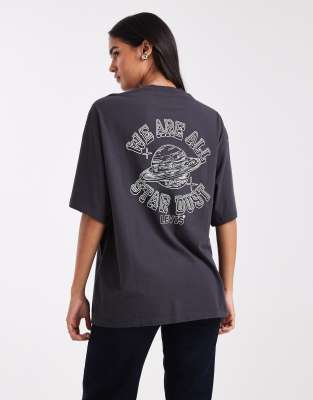 Levi's - Oversize-T-Shirt in Schwarz mit Star-Dust-Rückenprint