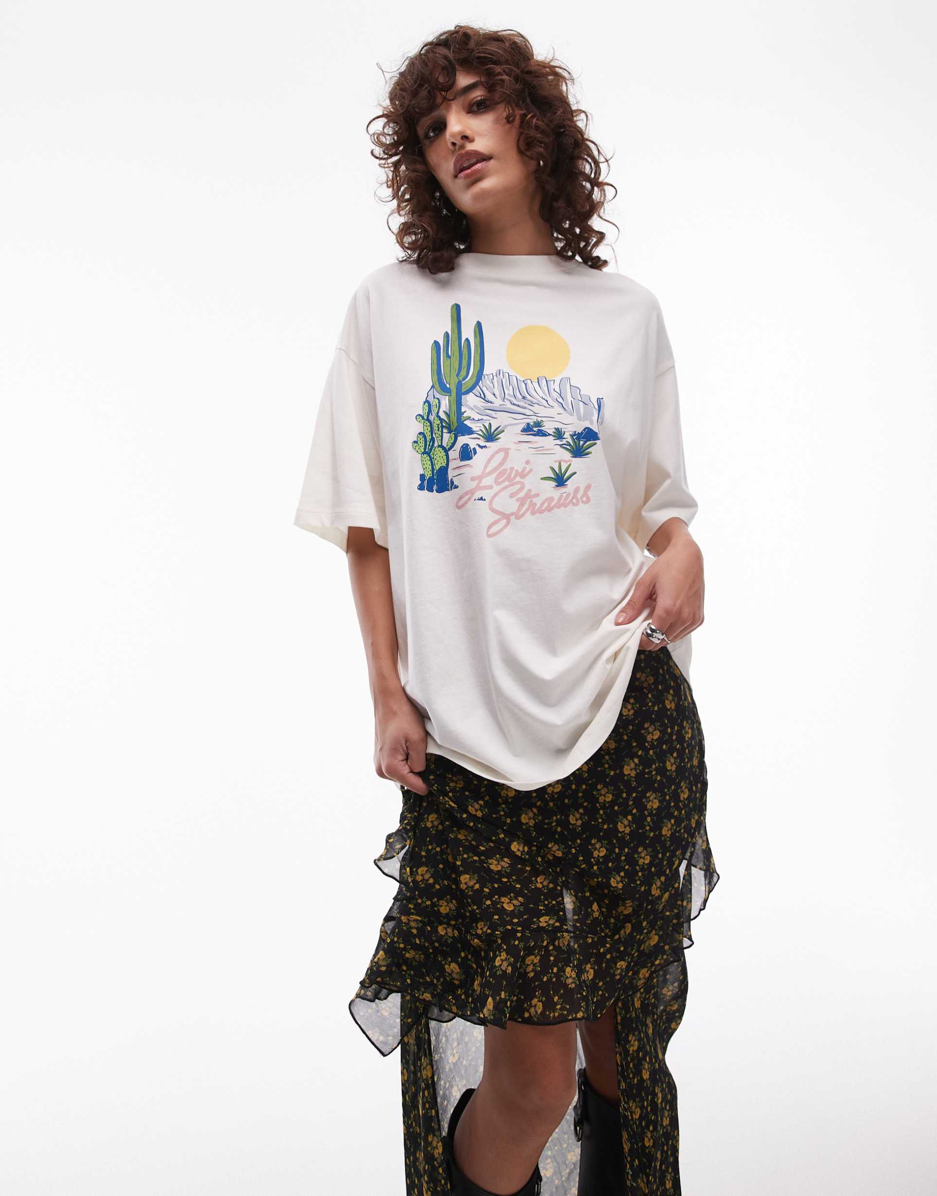 levi's oversized t-shirt with desert print in white