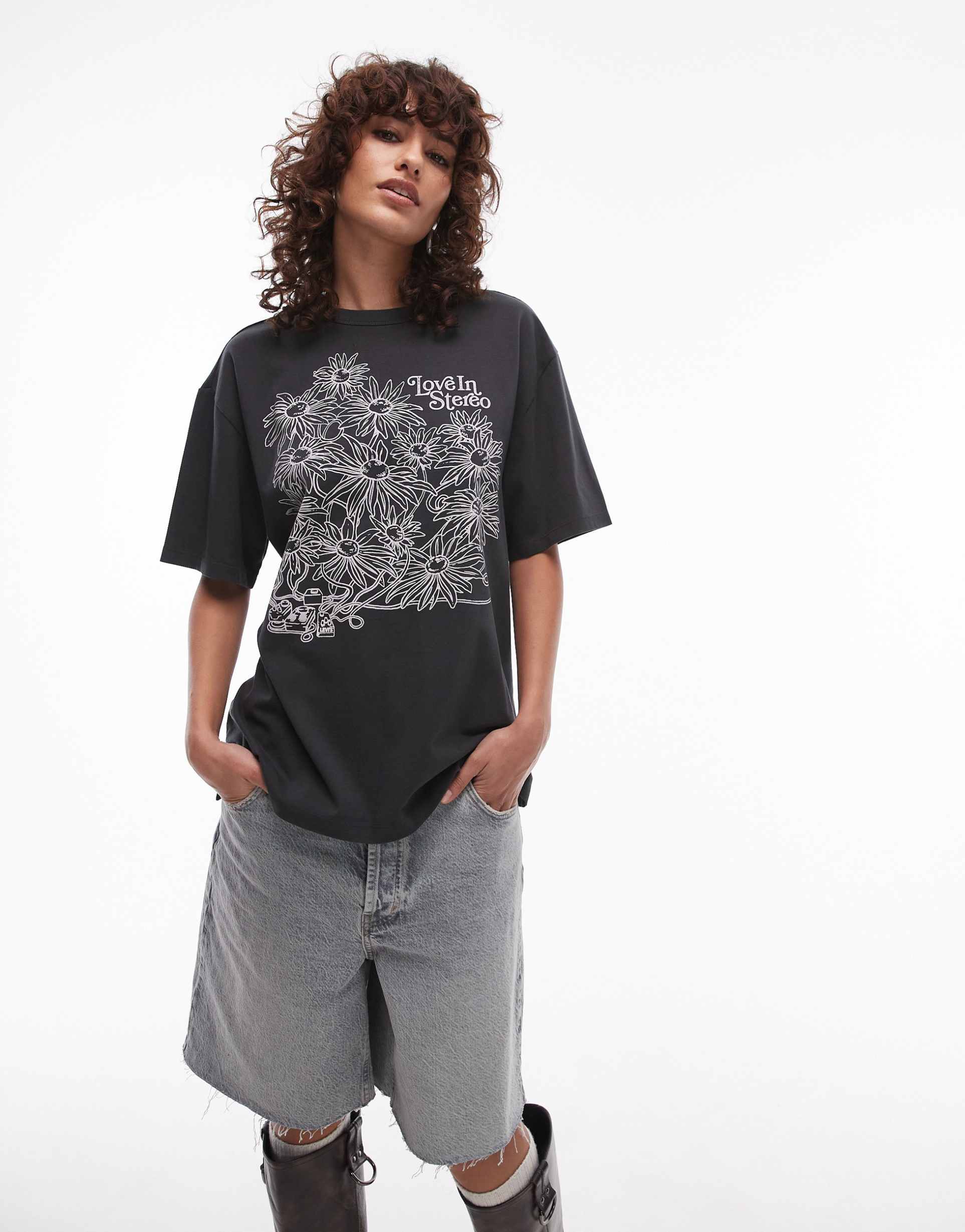 levi's oversized t-shirt with flower print in black