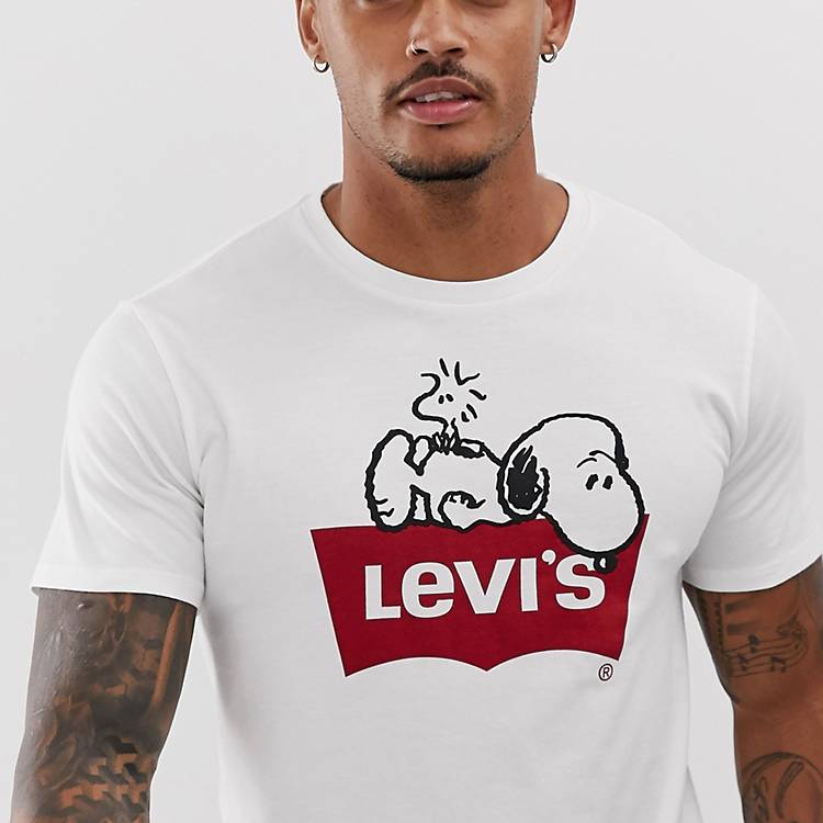 Levi\'s – Peanuts Snoopy – T-Shirt mit Batwing-Logo in Weiß | ASOS