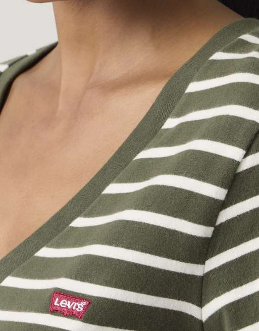 Levi's - Perfect - Camiseta verde con cuello de pico, 3 de 4