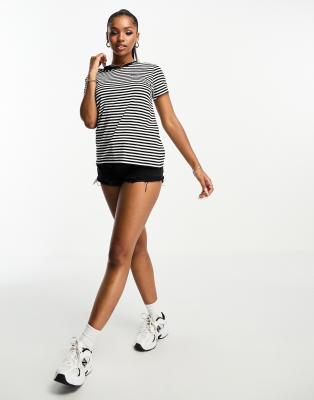 Levi's Chic Cotton Tee With Classic Women's Logo In Black