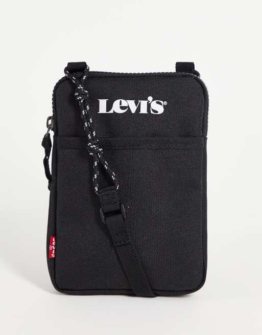 Levi's – Pilotentasche in Schwarz mit Logo