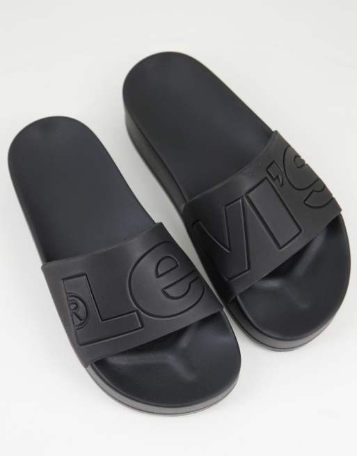Levi's platform logo sliders in black
